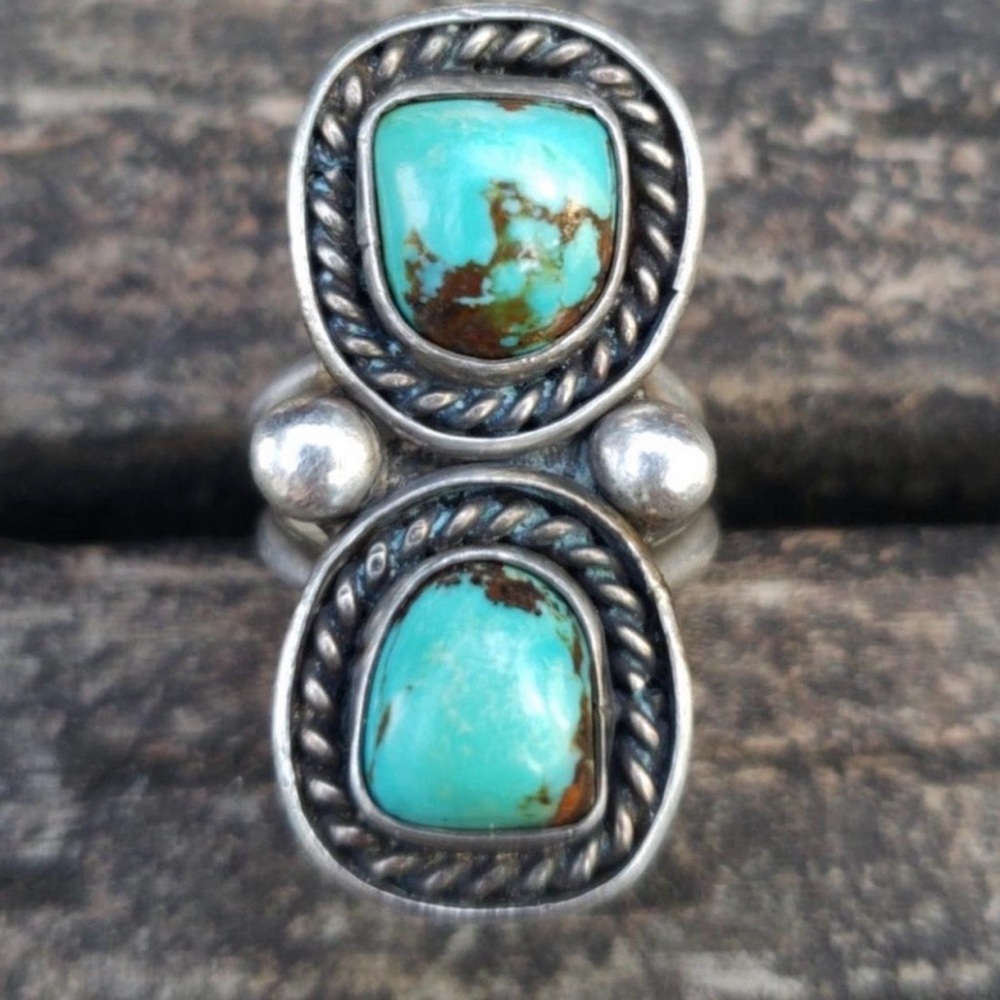 Native American Hand Crafted Turquoise and Silver Women's Ring